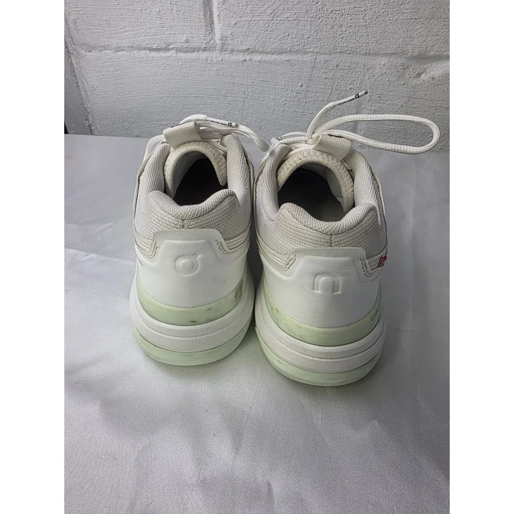On The Roger Clubhouse Swiss Engine Women Size‎ 9 White Light Green Tennis Shoes